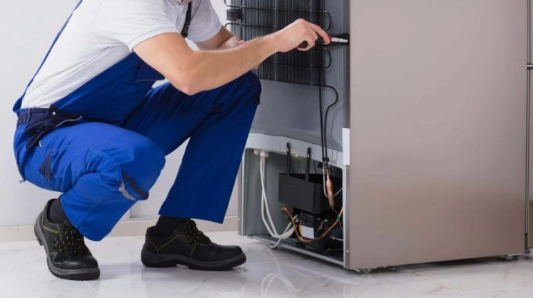 От разморозки до перезаправки: все виды ремонта холодильников