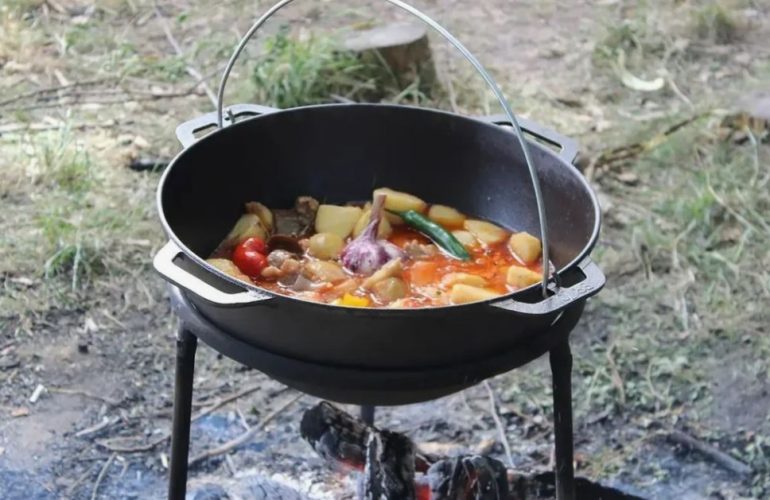 Чугунный казан 12 литров: незаменимый помощник для больших застолий