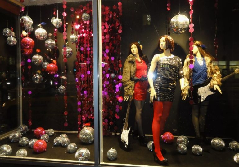 Лучшие идеи для необычного оформления витрин и торговых залов